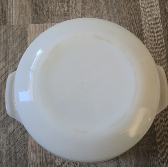Fire King Atomic Star Glow Milk Glass Casserole 1.5qt - Picture 4 of 6
